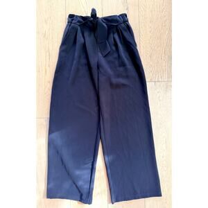 EUC - Lululemon Noir Crop Pants - Size 4 - Black